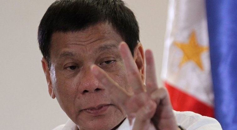 Filipinų prezidentas pagrasino mėtyti korumpuotus pareigūnus iš sraigtasparnio (nuotr. SCANPIX)