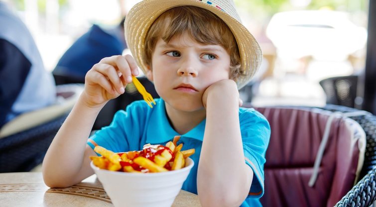 Stebėkite, ką valgote: vien pusfabrikačius valgęs paauglys apako ir apkurto (nuotr. 123rf.com)