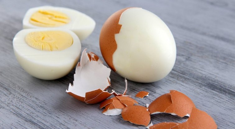 Kiaušinių lupimas  (nuotr. 123rf.com)