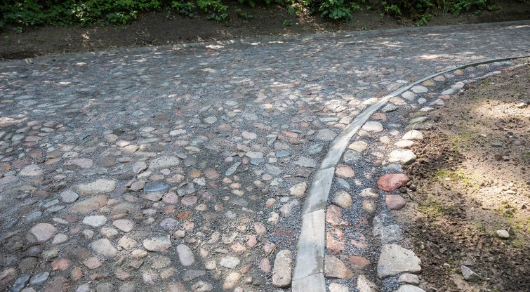 Vienintelis toks Lietuvoje – atnaujintas akmenimis grįstas serpantinas Vilniuje (nuotr. Sauliaus Žiūros)