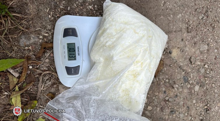 Marijampolės kriminalistai sulaikė asmenį, gabenusį 1 kg amfetamino  
