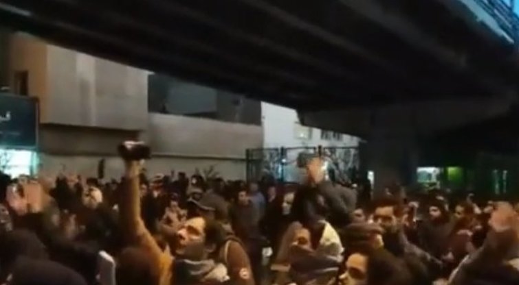 Irane prasidėjo protestai: studentai pareikalavo „bausmės melagiams“ (nuotr. YouTube)