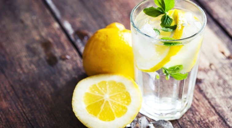 Vanduo su citrina  (nuotr. Shutterstock.com)