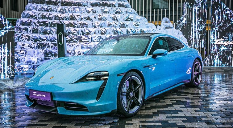 Vilniuje oficialiai pristatytas „Porsche Taycan“