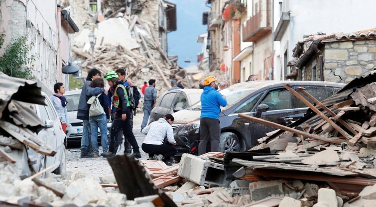 Italijoje per stiprų žemės drebėjimą nukenėjo šimtai žmonių (nuotr. SCANPIX)