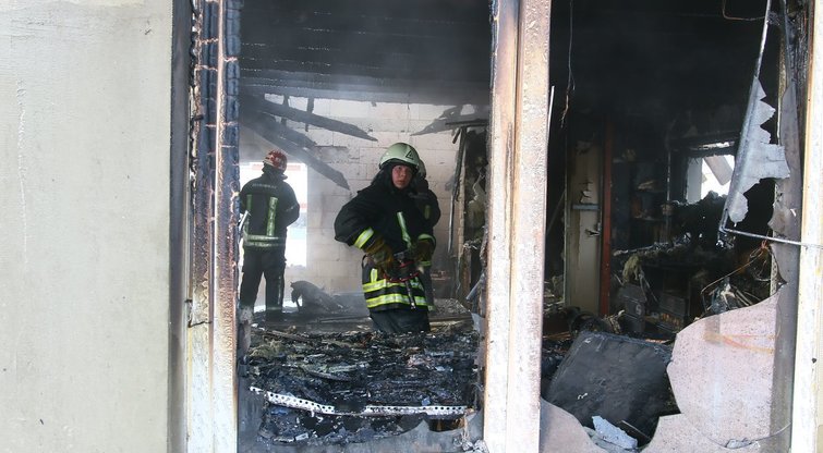Vilniuje dega namas nuotr. Broniaus Jablonsko