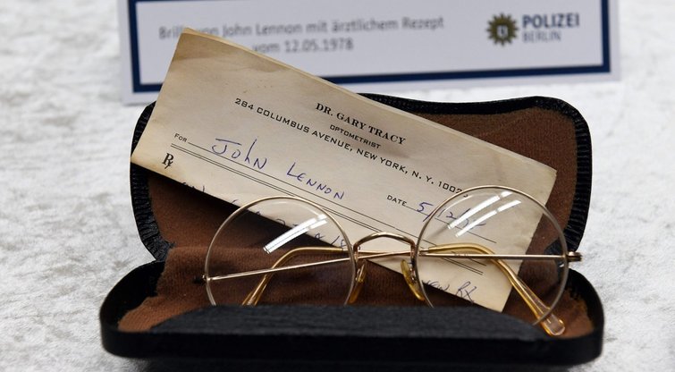 Johno Lennono akiniai (nuotr. SCANPIX)