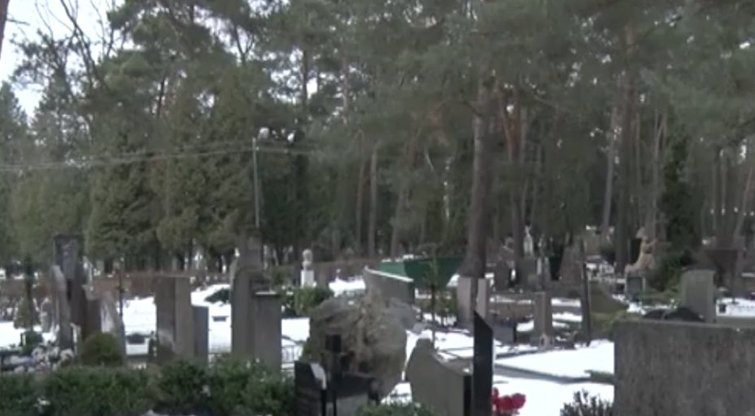 Kova dėl kapo Kaune (nuotr. stop kadras)