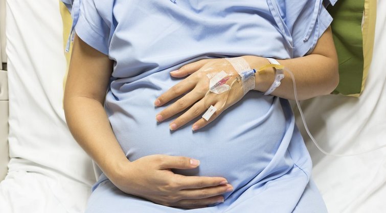 Nėščia moteris ligoninėje (nuotr. shutterstock.com)