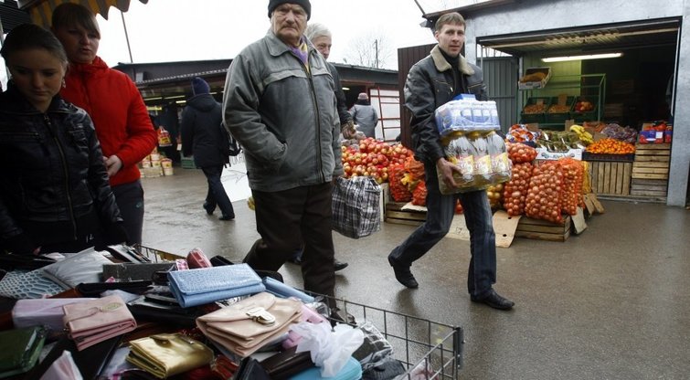 Lenkijoje apsipirkinėjantys lietuviai (nuotr. SCANPIX)