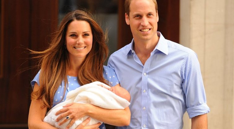 Princas Williamas ir Kate Middleton su vaiku (nuotr. SCANPIX)