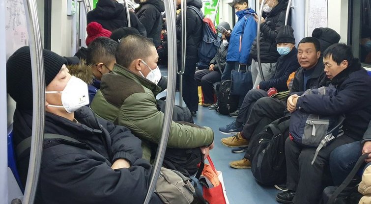 Kinijos virusas: 9 mln. gyventojų turintį miestą palieka be viešojo transporto (nuotr. SCANPIX)
