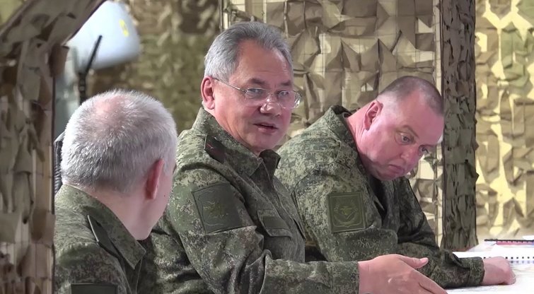 Šoigu apsilankė Ukrainoje: juokėsi, kai kareivis pasakė apie ukrainiečius apėmusią paniką (nuotr. SCANPIX)