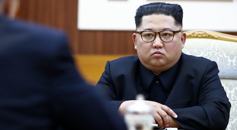 Šypsokis, Kimai: Propagandininkai Šiaurės Korėjos lyderiui nupiešė laimingą veidą (nuotr. SCANPIX)