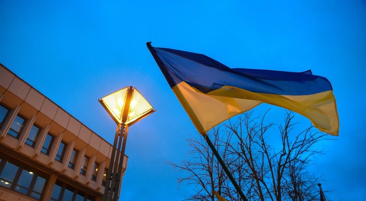 Lietuva solidarizuojasi su Ukraina: į palaikymo akciją „Laisvė šviečia“ susirinko apie 10 tūkst. žmonių  
