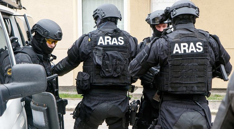 „Aras“ pareigūnai (nuotr. Tv3.lt/Ruslano Kondratjevo)