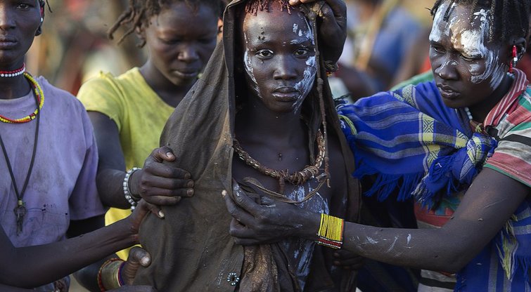 Moterų gyvenimas Afrikos gentyse (nuotr. SCANPIX)