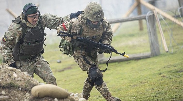 Lietuvos kariai išvyko į trečiąją tarptautinę Ukrainos karių mokymo misiją JK (nuotr. Lietuvos kariuomenė)  