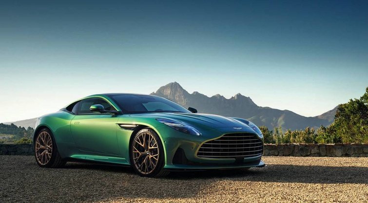 Naują erą pradėsiantis „Aston Martin DB12“ sieks sukelti sąmyšį „Ferrari“ galvose