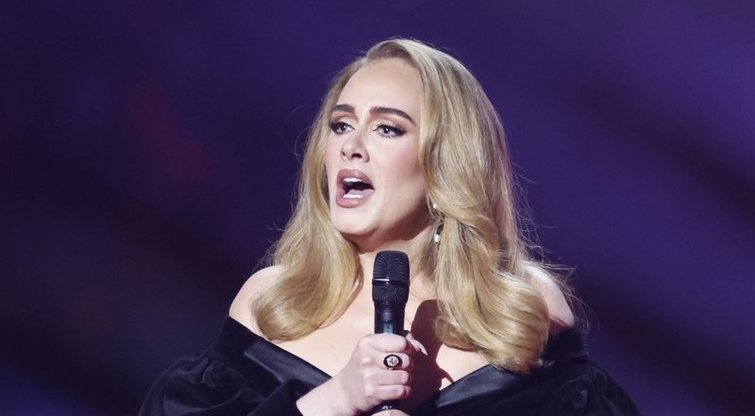 Adele staiga sustabdė savo koncertą: išgirdus priežastį ašarų nesulaiko daugelis (nuotr. SCANPIX)