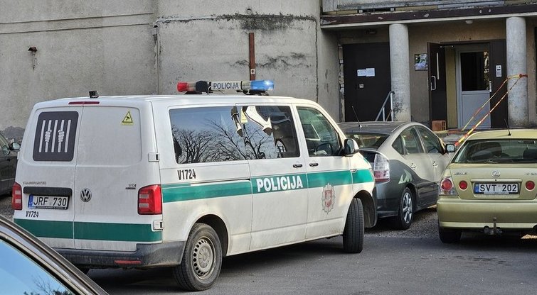 Vilniuje prie daugiabučio rasta žuvusi moteris (nuotr. tv3.lt)