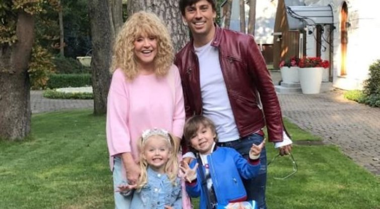 Ala Pugačiova ir Maksimas Galkinas su vaikais (nuotr. Instagram)
