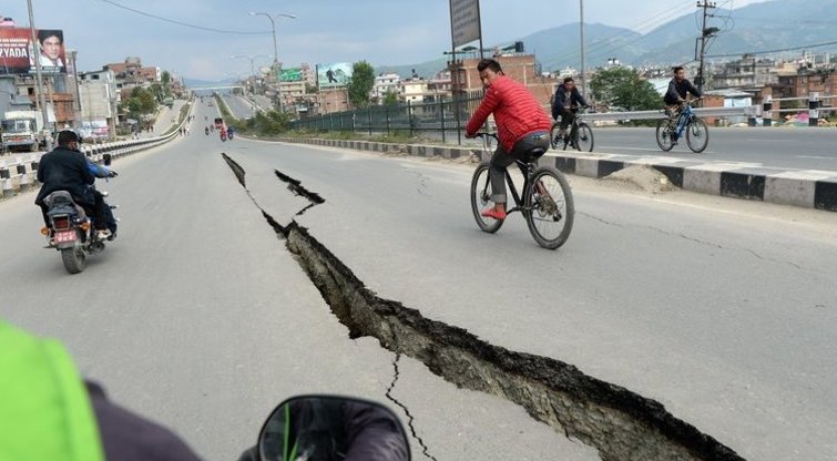 Požeminių smūgių Nepale išvarginti žmonės: tai košmaras, kada vis tai liausis? (nuotr. SCANPIX)