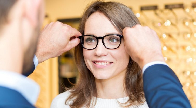 Svarstantiesiems, kur stoti – unikalios optometrijos studijos, arba Kas pasirūpins akinius nešiojančiųjų gera savijauta ir grožiu?  