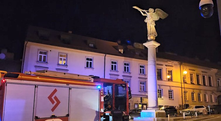 Ketvirtadienį vakare į Užupį Vilniuje suvažiavo specialiosios tarnybos (nuotr. TV3)