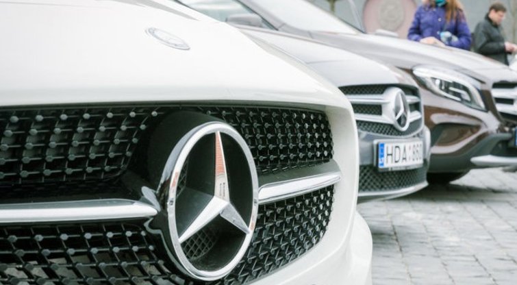 Vilniaus centre pristatyti naujieji „Mercedes-Benz“ automobiliai. (nuotr. Sauliaus Masono)