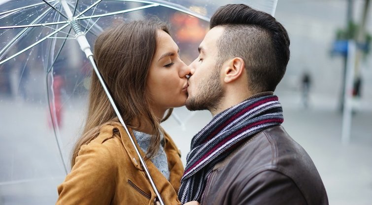 Išsiaiškino, dėl ko bučiuojasi vyrai ir moterys (nuotr. Fotolia.com)