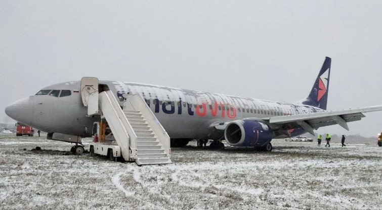 Rusijoje „Boeing 737“ su 186 keleiviais nuvažiavo nuo pakilimo tako (nuotr. Telegram)
