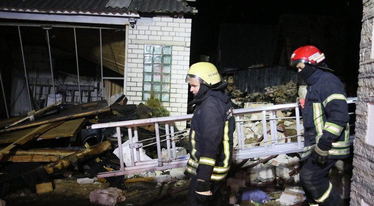 Nutekėjus dujoms Grigaičiuose įvyko sprogimas, sugriuvo nedidelis pastatėlis (nuotr. Broniaus Jablonsko)