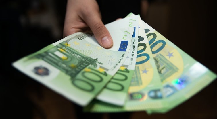 Beveik 50 įmonių mokėjo daugiau kaip 10 tūkst. eurų atlyginimus (nuotr. Fotodiena/Justino Auškelio)