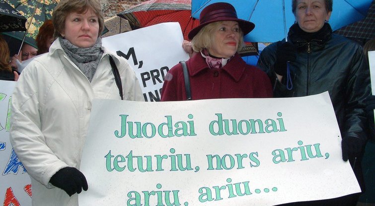 Pedagogai protestuoja (nuotr. Fotodiena.lt)