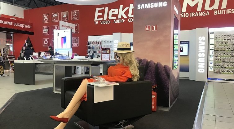 „Elektromarkt“ lietuviams pristato technologinį šedevrą, gelbėsiantį nuo vienatvės - sekso robotę (nuotr. bendrovės)