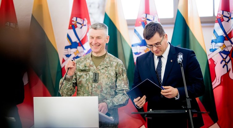 Rupšys sako, kad ministro Kasčiūno raginimai skirti daugiau dėmesio oro gynybai nesikerta su kariniu patarimu (nuotr. Elta)