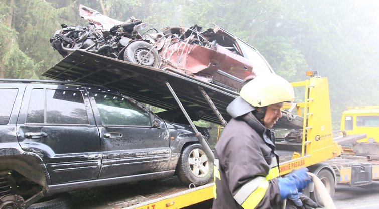 Kelyje Rudamina–Turgeliai susidūrė „Jeep ir „Audi“, žuvo pastarojo automobilio vairuotojas ir keleivis