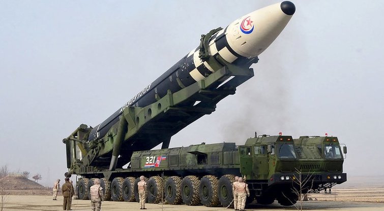 Šiaurės Korėja paskelbė išbandžiusi „naujo tipo“ ilgo nuotolio balistinę raketą (nuotr. SCANPIX)