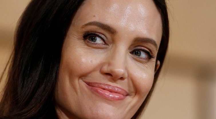Gražuolės galia: tobulu įvaizdžiu Angelina Jolie „nuginklavo“ Jungtines Tautas (nuotr. SCANPIX)