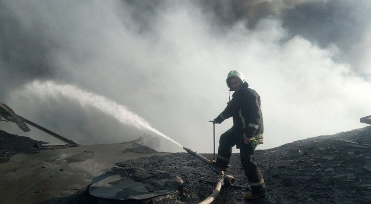 Ugniagesys gaisrą Alytuje palygino su Černobyliu: vaizdai gniaužia kvapą (nuotr. asm. archyvo)