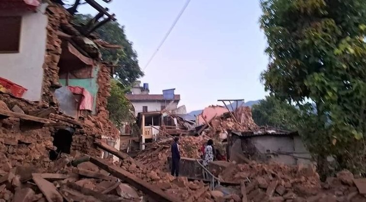 Nepale žemės drebėjimas nusinešė mažiausiai 132 gyvybes (nuotr. SCANPIX)