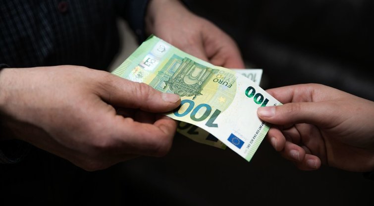 Eurai, pinigai (nuotr. Fotodiena/Justino Auškelio)