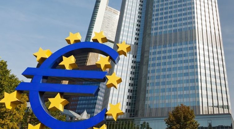 Euro ženklas prie ECB (nuotr. 123rf.com)