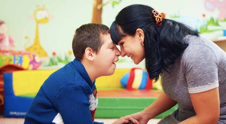 Neįgalus vaikas (nuotr. 123rf.com)