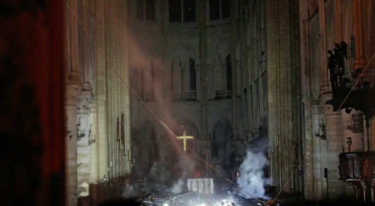  Kaip atrodo Paryžiaus Dievo Motinos katedra po gaisro  