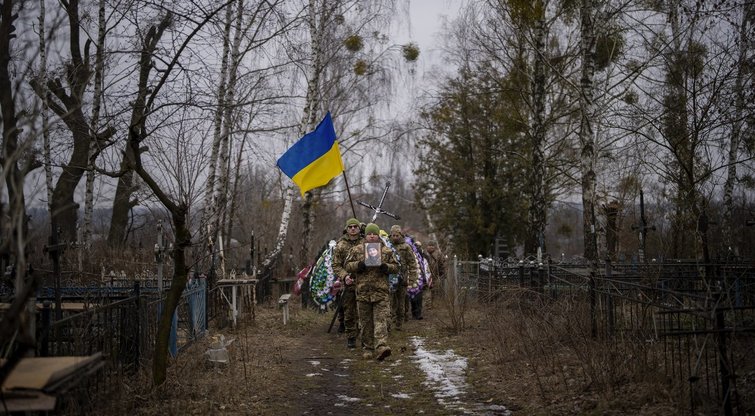 Bučoje laidojamas Ukrainos karys, 2023-ųjų vasaris (nuotr. SCANPIX)