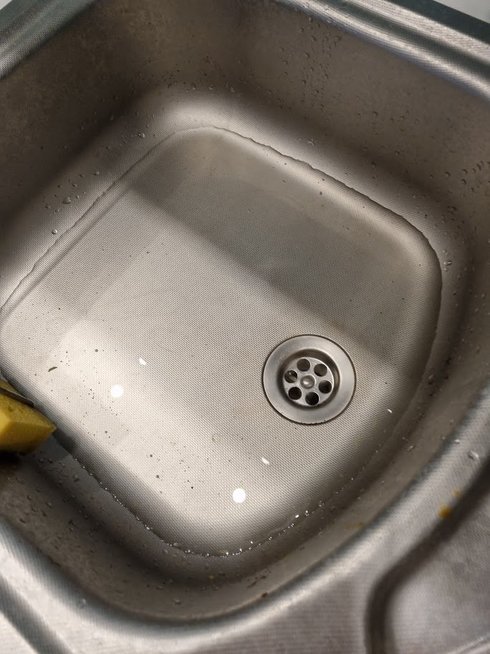 Gyventojai netveria pykčiu: iš kanalizacijos namuose nuolat veržiasi vanduo