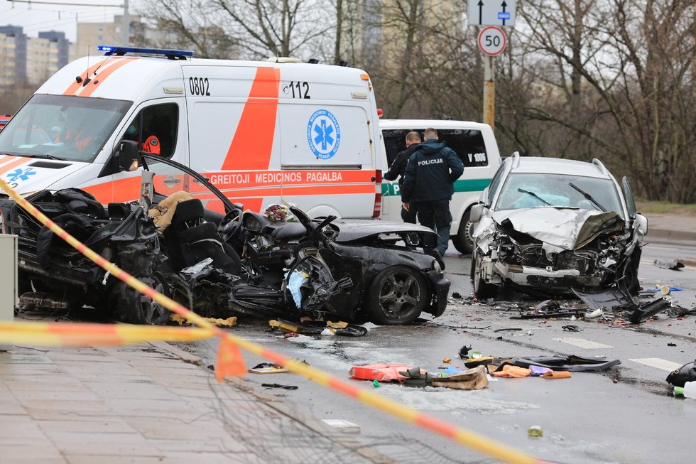Tragediška avarija Vilniuje, žuvo BMW važiavę keturi jaunuoliaij (nuotr. Broniaus Jablonsko)
