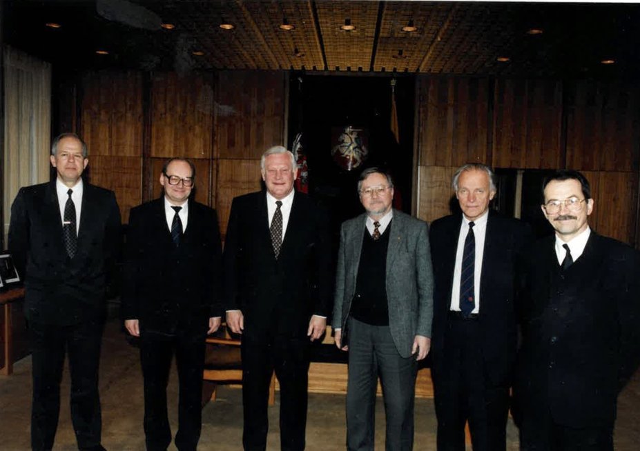 Iš kairės: Algirdas Saudargas, Česlovas Juršėnas, Algirdas Brazauskas, Vytautas Landsbergis, Aloyzas Sakalas, Romualdas Ozolas